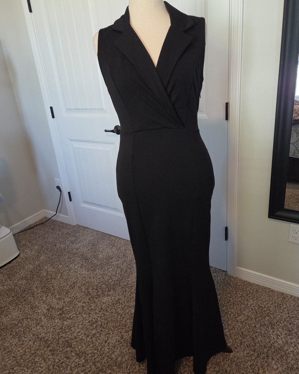 MAX +ASH Elegant Black Sleeveless Collar-Front Maxi Dress